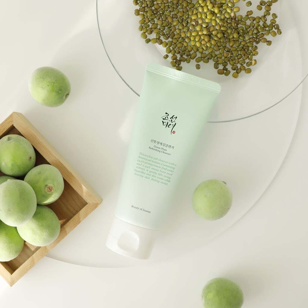 Green Plum Refreshing Cleanser (100 ml)